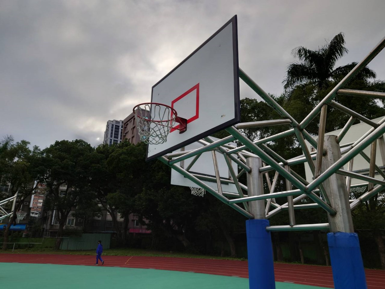 推廣全民運動提供學校讓校園開放借球具